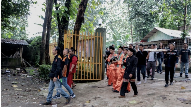 Tradisi khas Betawi, Palang Pintu disuguhkan sebagai bagian dari acara temu kangen dan ulang tahun HMPC [HMPC]