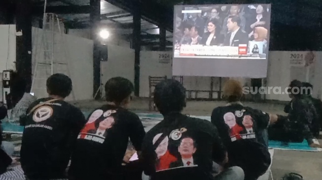 Momen Relawan Ganjar-Mahfud MD Tertawa Dengar Jawaban dan Tingkah Prabowo Saat Debat