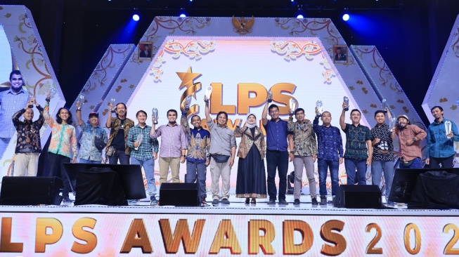 Para peraih penghargaan di Acara LPS Award 2023 di Hotel Fairmount, Jakarta, Rabu (6/12/2023). [Foto dok. LPS]