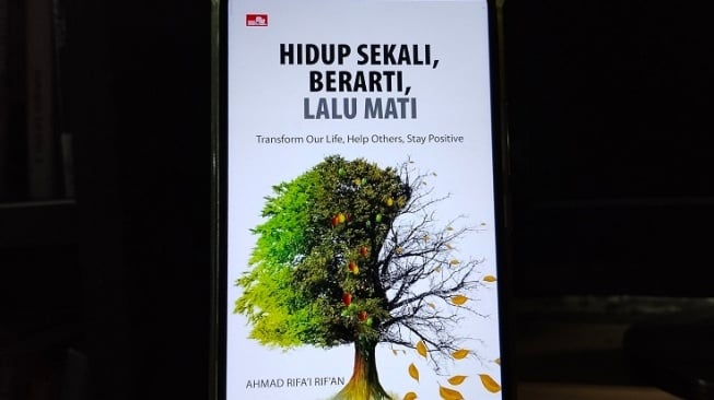 Merenungi Hakikat Kebahagiaan Lewat Buku 'Hidup Sekali, Berarti, Lalu Mati'