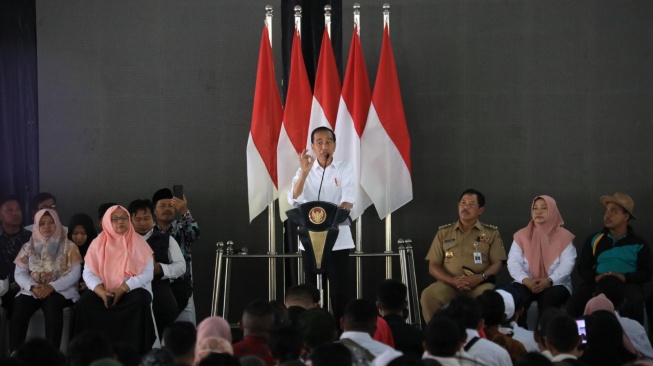 Permudah Urusan Petani, Presiden Jokowi Setujui Pembelian Pupuk Bersubsidi Pakai KTP