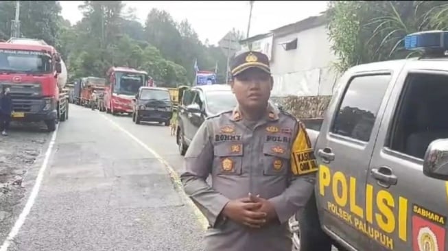 Jalan Lintas Sumbar-Sumut Macet Total di Kabupaten Agam Ulah 5 Titik Longsor