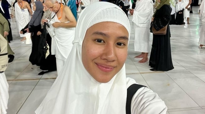 Potret Shenina Cinnamon umrah (Instagram/@shenacinnamon)