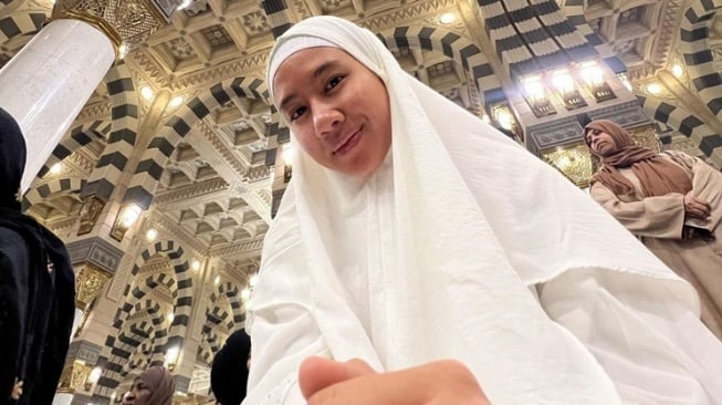 Potret Shenina Cinnamon umrah (Instagram/@shenacinnamon)