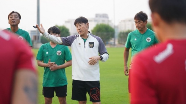 Pelatih kepala Timnas Indonesia, Shin Tae-yong (tengah). [ANTARA/Ho/PSSI]