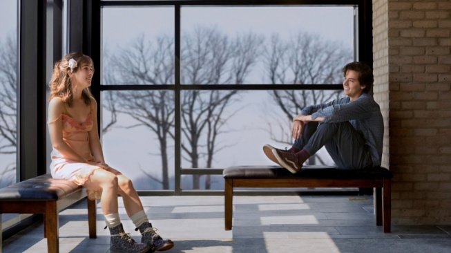 Review Film Five Feet Apart, Kisah Cinta yang Terpisah Lima Langkah