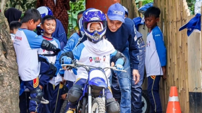 Kolaborasi Yamaha Indonesia dan Kedutaan Besar Jepang  Wujudkan Edukasi Anak Tentang Minum Bersih dan Safety Riding