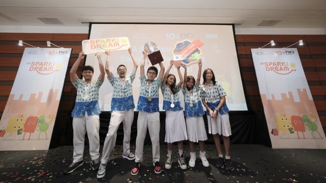 Keren! Siswa SMP Indonesia Raih Juara Pertama di Ajang  JA SparktheDream Social Challenge Asia Pacific Finals 2023