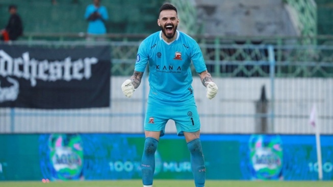 Lucas Frigeri dari Arema FC Raih Nominasi Save of the Week dan Dua Penghargaan Lain