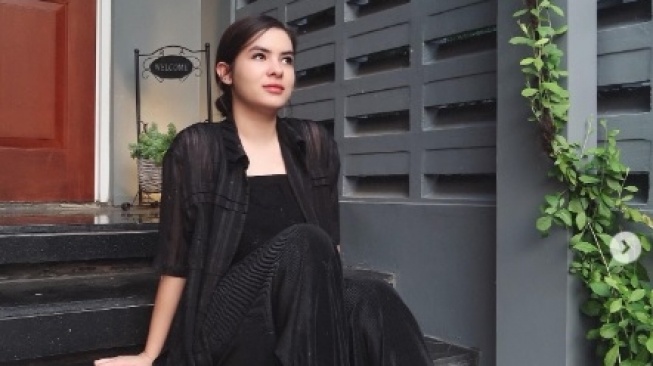 OOTD Kasual ala Steffi Zamora. (Instagram/@steffizamoraaa)