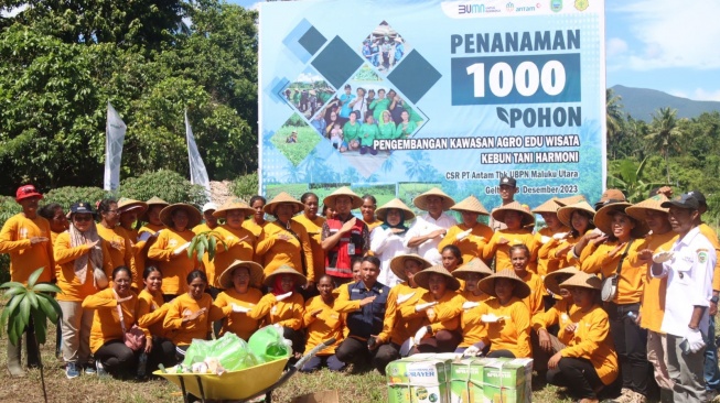 Berkomitmen Lakukan Bisnis Berkelanjutan, Antam Tanam 1000 Pohon Buah di Halmahera Timur