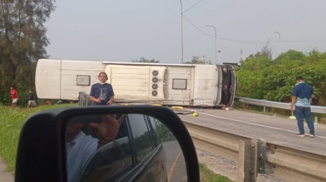 BREAKING NEWS! Kecelakaan Maut di Tol Cikampek-Purwakarta: 8 Orang Tewas