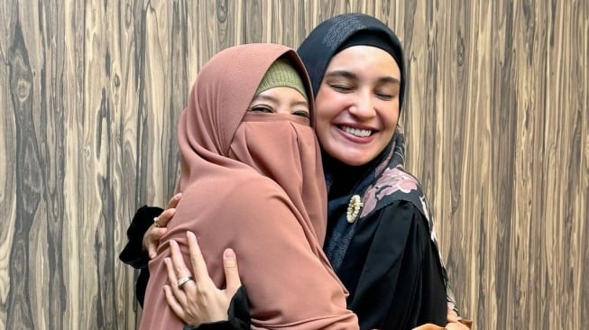 Lepas Kangen dengan Peggy Melati Sukma, Pelukan Shireen Sungkar Jadi Sorotan Warganet