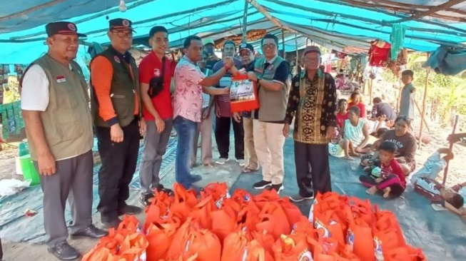 Suku Sakai Korban Banjir di Bengkalis Dapat Bantuan dari BPBD Riau