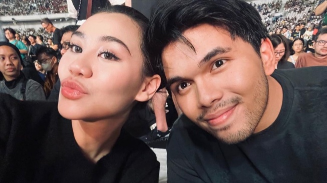 Tariq Halilintar selfie bersama Aaliyah Massaid.  (Instagram/thariqhalilintar)