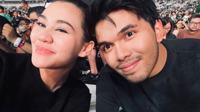 Thariq Halilintar selfie bareng Aaliyah Massaid. (Instagram/ thariqhalilintar)