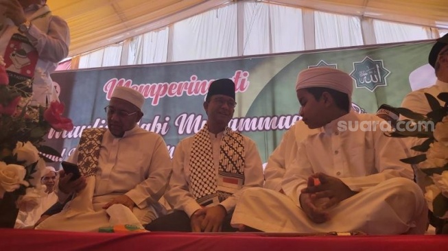 Capres nomor urut 1, Anies Baswedan saat kampanye di Masjid Ba'alawi, Aceh Timur, Aceh, Minggu (17/12/2023). (Suara.com/Rakha)