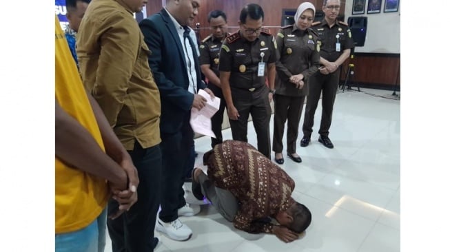 Momen Muhyani Si Pengembala Kambing Sujud Syukur Terima Surat Penghentian Penuntutan