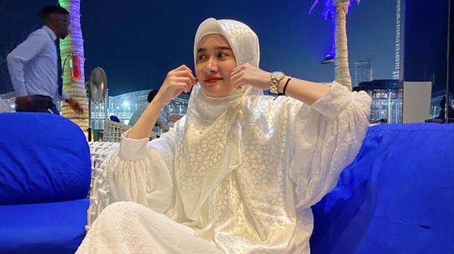 Lyia eks Trio Macan mulai kenakan hijab (Instagram/@lyia_tm)