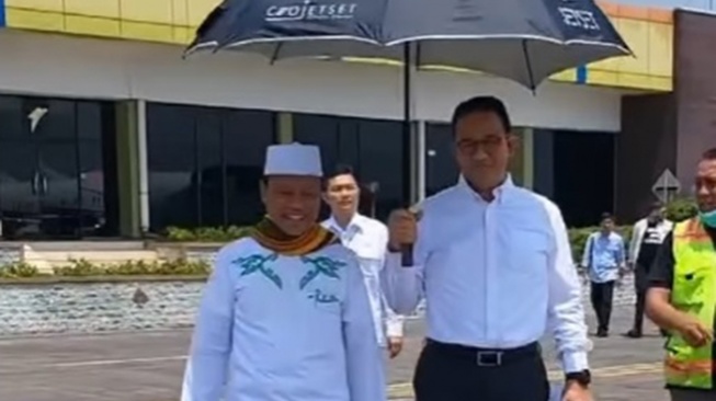 Dipayungi Anies Baswedan, Ustaz Dasad Latif: Puncak Segala Ilmu adalah Adab