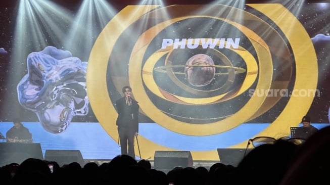 Tampil di GMMTV Musicon in Jakarta, Phuwin dan Earth cs Terharu Lihat Sambutan Fans