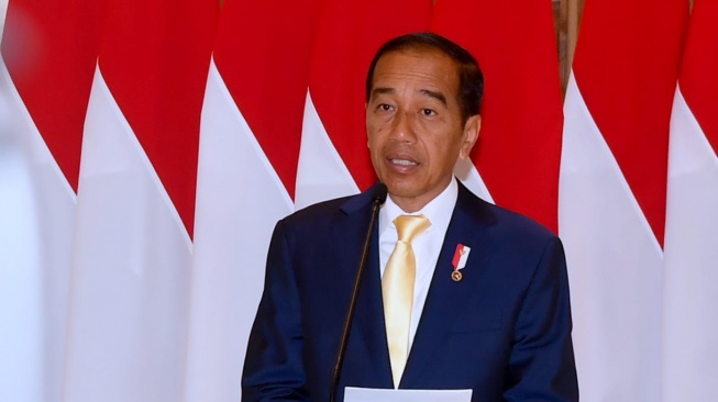 Presiden Joko Widodo atau Jokowi memberikan pernyataan resmi sebelum berkunjung ke Jepang di Lapangan Udara Halim Perdanakusuma, Sabtu (16/12/2023). (Rusman - Biro Pers Sekretariat Presiden)