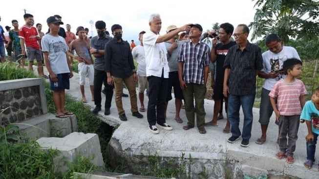 Momen Iring-iringan Mobil Ganjar Diadang Puluhan Petani Di Magelang, Ini Yang Diminta