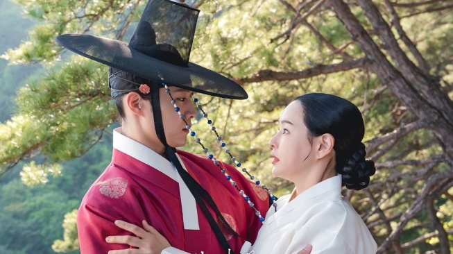 8 Adu Peran Pemain Drama Knight Flower, Honey Lee Bakal Beradu Akting dengan Lee Jong Won