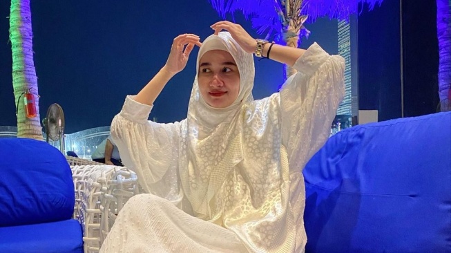 Lyia eks Trio Macan mulai kenakan hijab (Instagram/@lyia_tm)