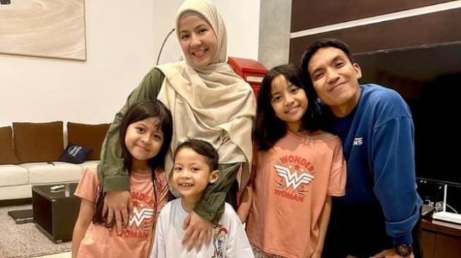 Natasha Rizky, Desta, dan anak-anak (Instagram/@desta80s)