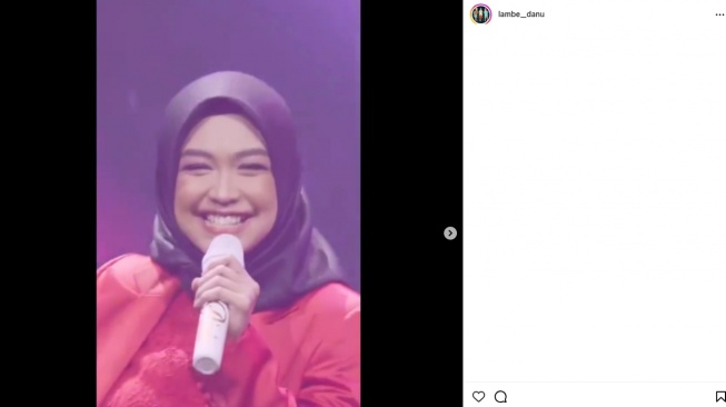 Ria Ricis menyanyikan lagu Hey Ladies (instagram)