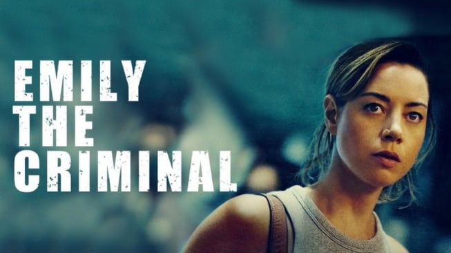 Review Film 'Emily the Criminal', Tawaran Pekerjaan yang Melanggar Hukum