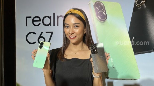 Realme C67 resmi meluncur pada Indonesia pada Selasa (19/12/2023). [Suara.com/Dicky Prastya]