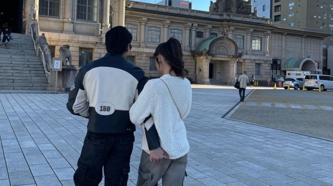 Potret Liburan Jefri Nichol dan Maria Theodore di Jepang (Instagram/@jefrinichol)