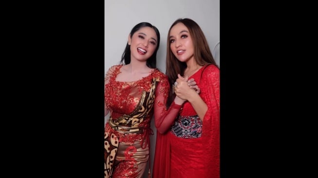 Dewi Perssik dan Indah Sari (Instagram/@indahsariofficial)