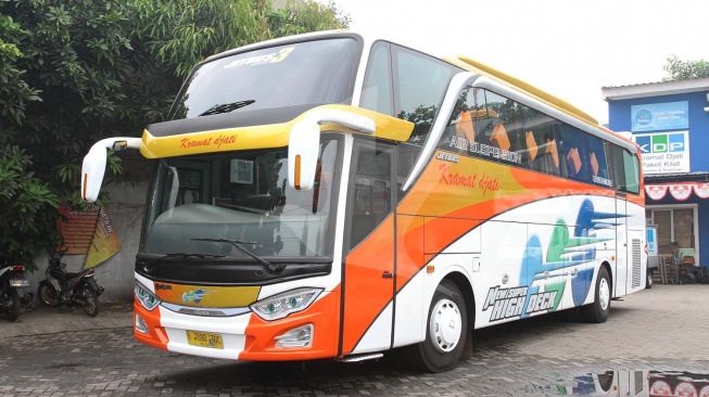 Bus PO Kramat Djati rute Solo-Denpasar. [Traveloka]