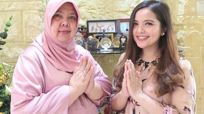 Tasya Kamila bersama ibu. (Instagram)