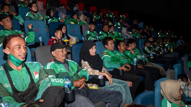 Mitra Pengemudi Grab di Palembang Nonton Bareng Film Srimulat: Hidup Memang Komedi