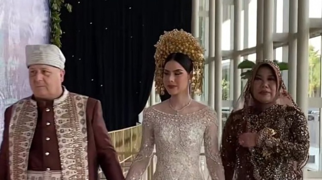 Orang tua Asyifa Dewi, besan Wakapolri Komjen Pol Agus Andrianto  (TikTok)