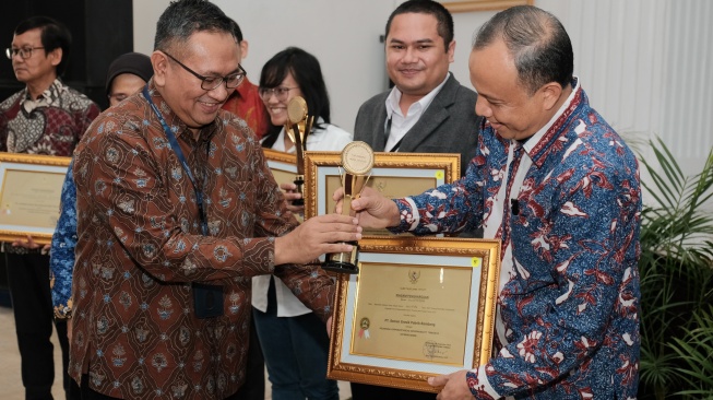 Semen Gresik Raih Predikat Pelaksana Terbaik 2 CSR Awards 2023 dari Pemprov Jawa Tengah