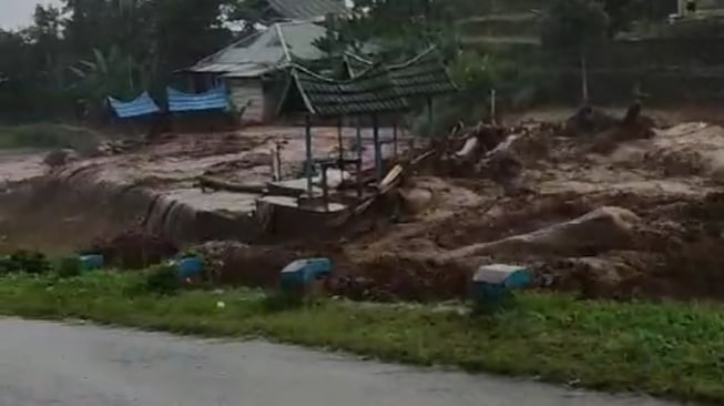 Banjir Bandang Limapuluh Kota, Rumah Warga hingga Masjid Rusak