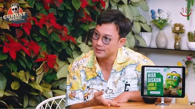 Denny Sumargo Mengucapkan Syahadat (YouTube/CURHAT BANG Denny Sumargo)