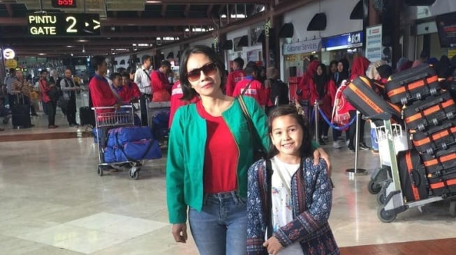 Profil Purwanti Skornicki Ibu Sandrinna Michelle, Sindir Gaya Pacaran hingga Agama Anak Sendiri