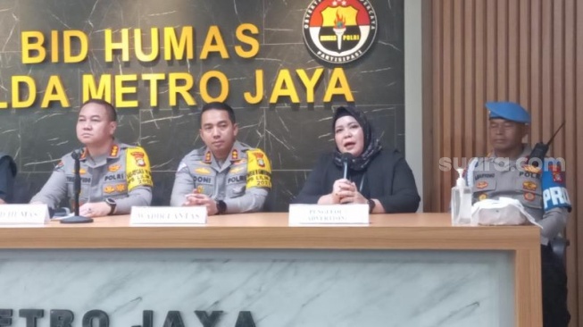 Bawaslu dan Polda Metro Jaya menyatakan iklan videotron Prabowo-Gibran di Semanggi langgar aturan pemilu. (Suara.com/M Yasir)