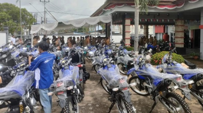 Selama Desember 2023, Yamaha melakukan pengadaan serta pengiriman di 12 kabupaten Kalimantan Barat dengan total 291 unit yang terbagi 49 unit motor Yamaha NMAX 155 Series dan 242 motor trail Yamaha WR155R [PY YIMM]