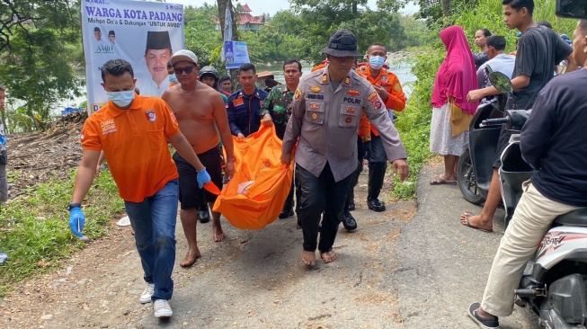 Geger Penemuan Mayat Pria di Aliran Sungai Kota Padang, Keluarga Dapat Kabar dari Medsos