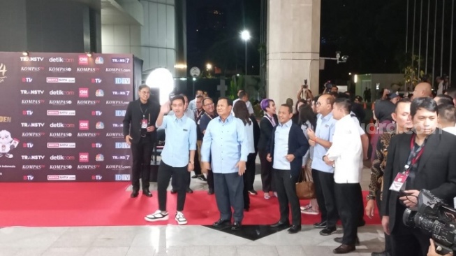 Prabowo dan Gibran saat datangi lokasi debat Cawapres di JCC, Jakarta. (Suara.com/M Yasir)