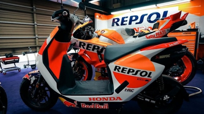 Honda Em1 dengan livery Repsol Honda (motosaigon)