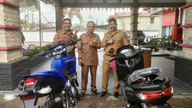 Ada 12 kabupaten Kalimantan Barat yang mendapatkan 291 unit kendaraan operasional 49 unit motor Yamaha NMAX 155 Series dan 242 motor trail Yamaha WR155R [PT YIMM]