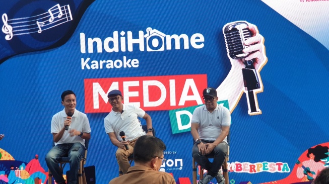 Telkomsel muluncurkan IndiHome Karaoke di area Jakarta, Hari Jumat (22/12/2023). [Suara.com/Dythia Novianty]
